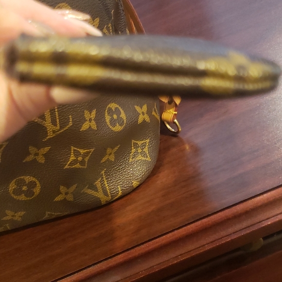 Louis Vuitton Monogram Key Pouch🤎 - Picture 4 of 6